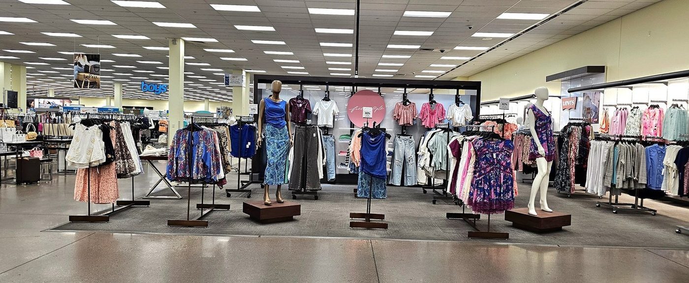 Free People apparel presentation in an exchange